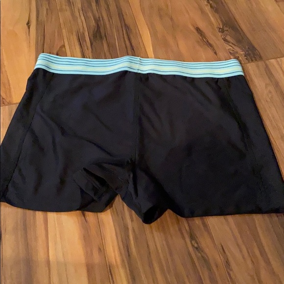 Under Armour althletic shorts - Picture 2 of 2